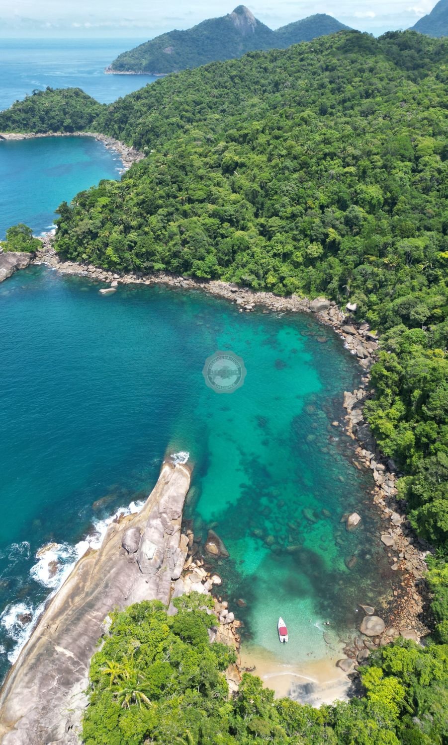 Passeio de Lancha Angra e Ilha Grande - Blessed Tour Passeios Náuticos